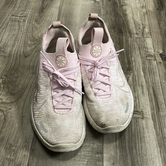 Nike Slip on Runners - Picture 1 of 3